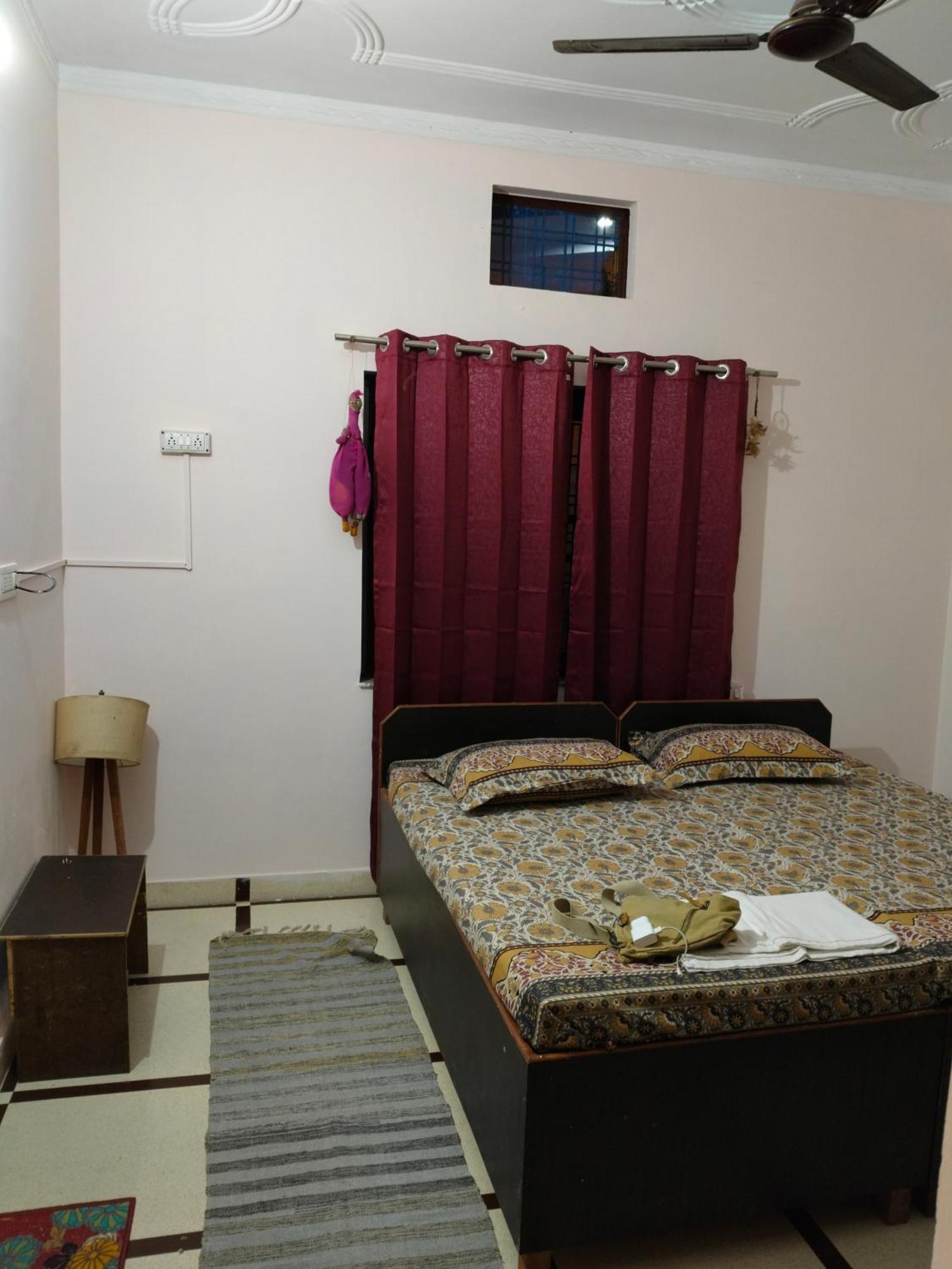 Tebaar Backpackers Vandrerhjem Rishīkesh Rom bilde